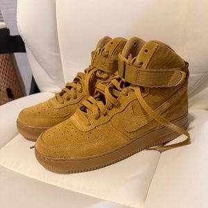 NIKE Air Force Ones 1 High Top Suede Wheat Camel Boys 6.5Y Women's 8.5